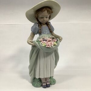 LLADRO Bountiful Blossom porcelain figurine